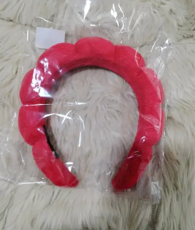 Diadema acolchada roja nueva skin care. - miniatura 1