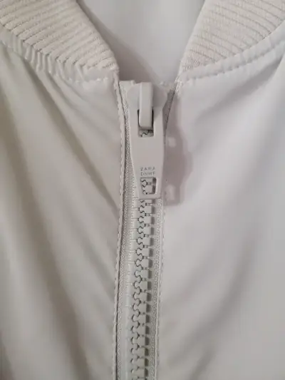 Chaqueta  bomber ZARA color beige para hombre - miniatura 3