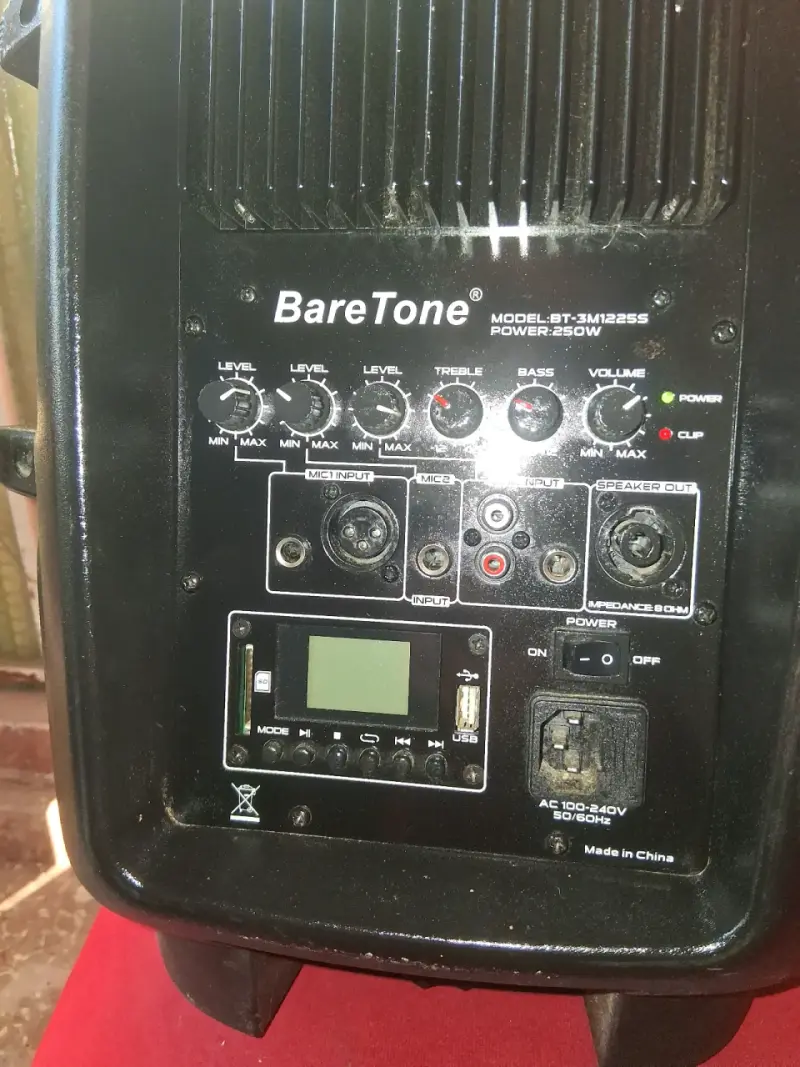 Parlante portátil negro con asa - 4