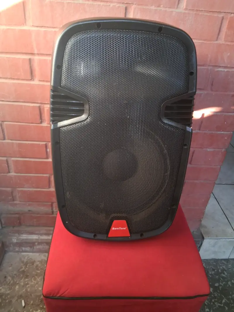 Parlante portátil negro con asa - 6