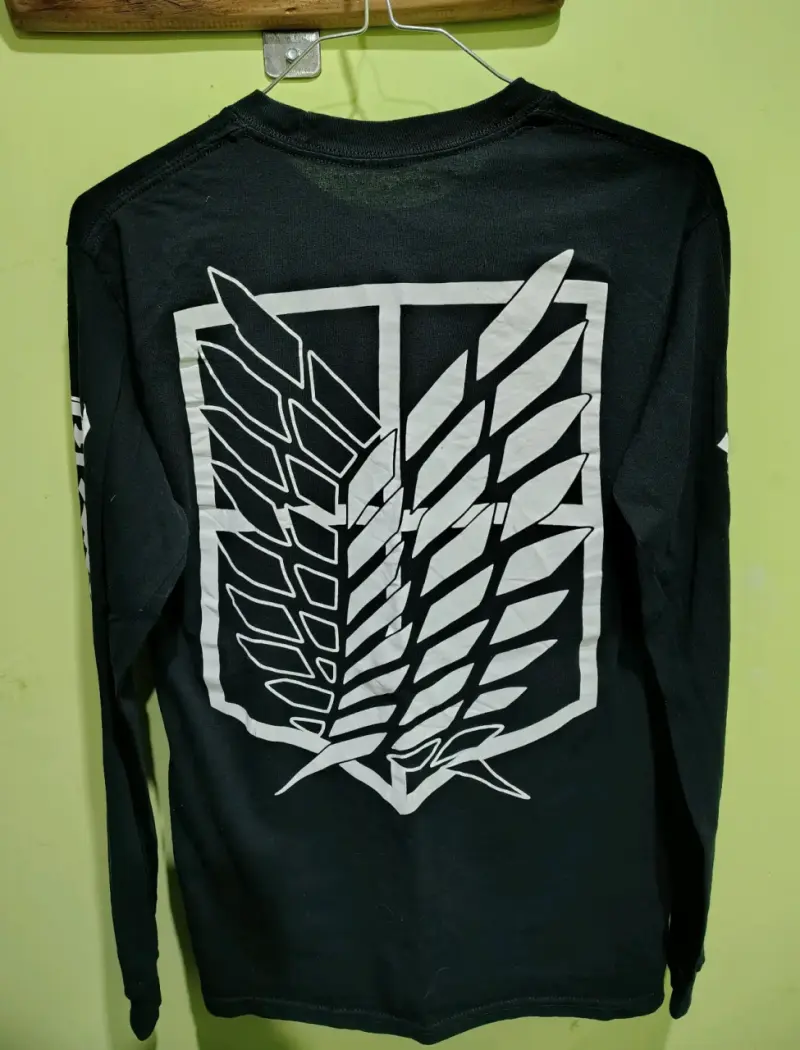 Polera negra attack on titan - 1
