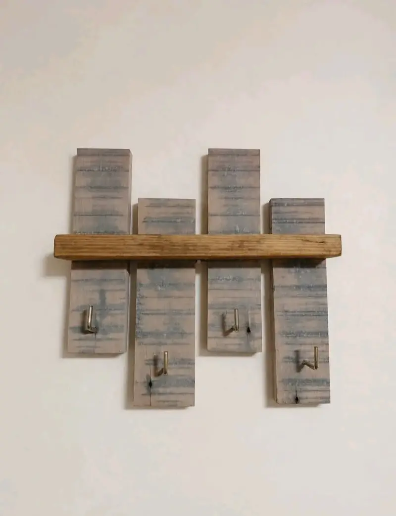 Estante decorativo con ganchos para llaves - 2