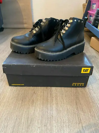 Botas negras de cuero con plataforma - miniatura 1