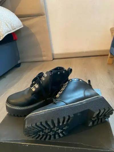 Botas negras de cuero con plataforma - miniatura 2