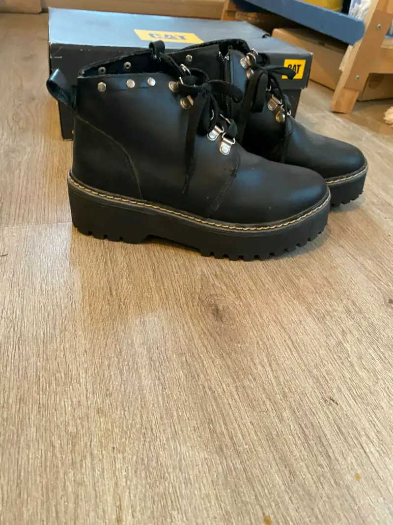 Botas negras de cuero con plataforma - 3