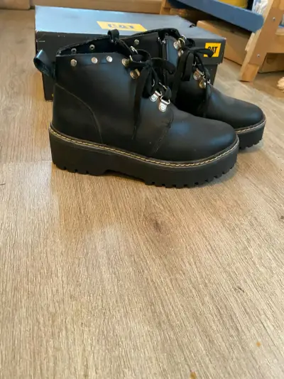 Botas negras de cuero con plataforma - miniatura 3