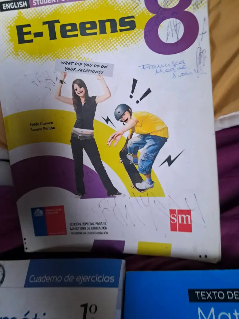 Libros escolares de matemáticas y inglés 8° básico - 2