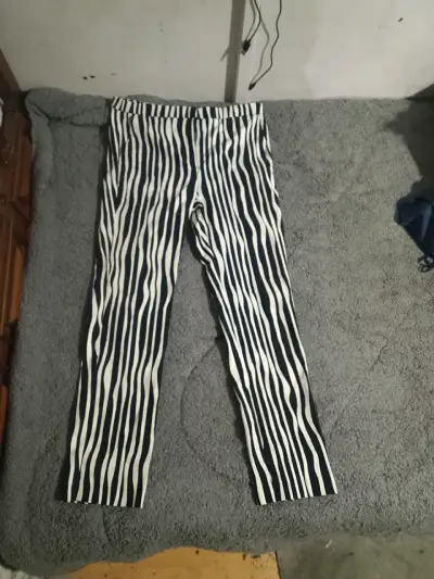 Pantalones a rayas blanco y negro elasticados - miniatura 1