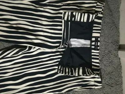 Pantalones a rayas blanco y negro elasticados - miniatura 2
