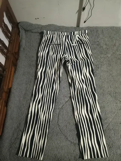 Pantalones a rayas blanco y negro elasticados - miniatura 3