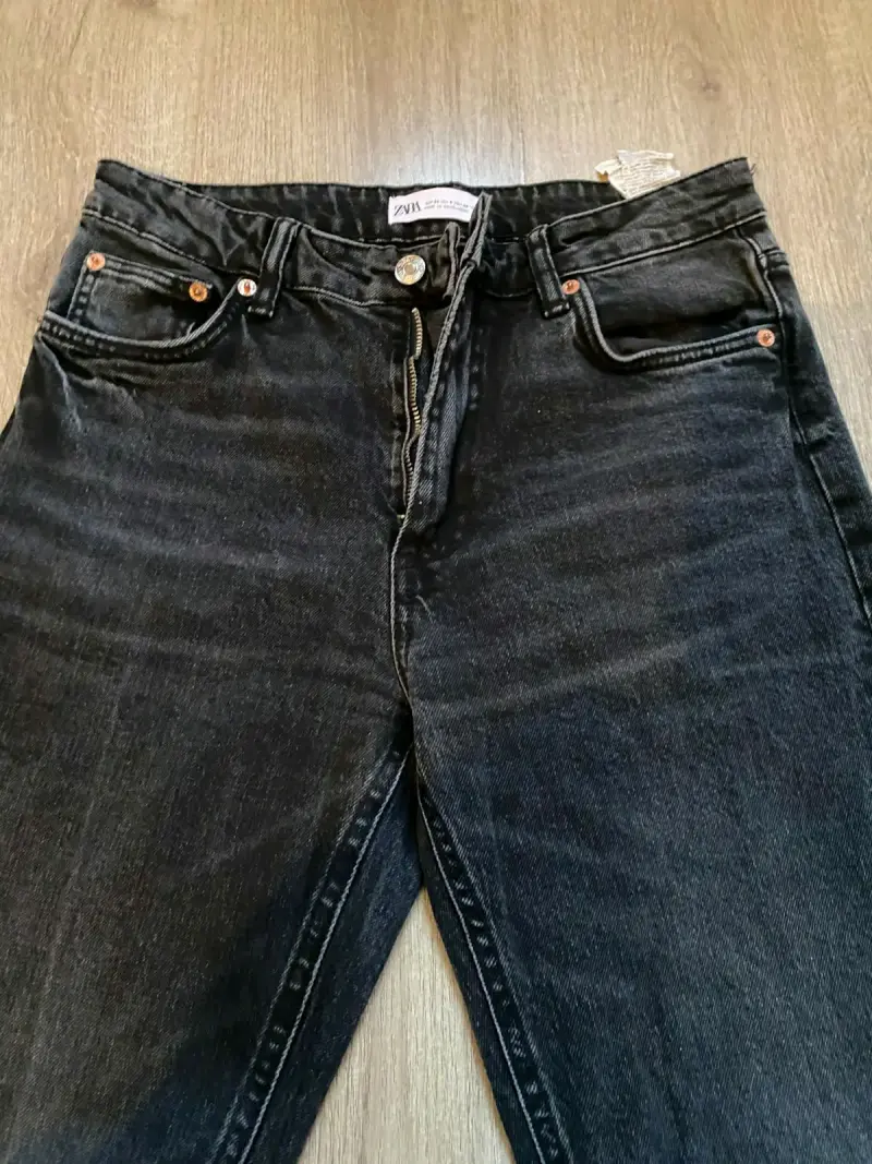 Jeans negros Zara de tiro alto - 1