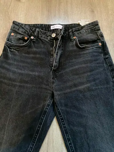Jeans negros Zara de tiro alto - miniatura 1