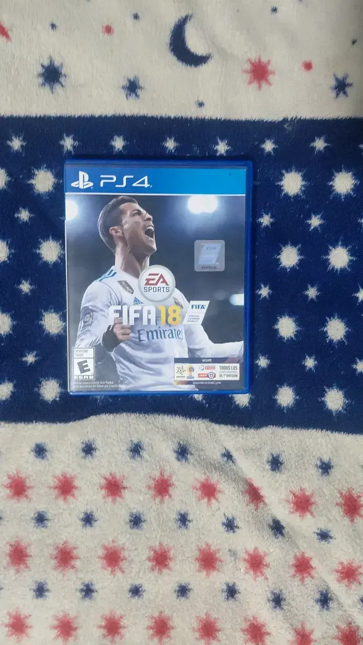 Juego FIFA 18 para PS4 en buen estado - 1