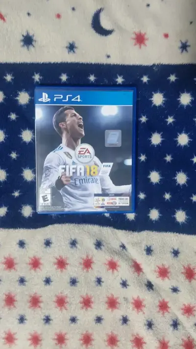 Juego FIFA 18 para PS4 en buen estado - miniatura 1