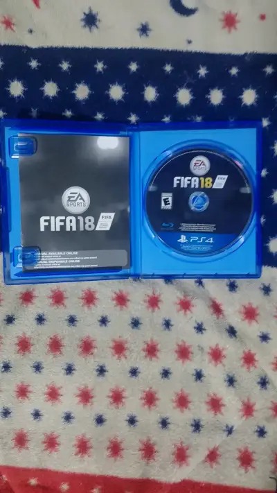 Juego FIFA 18 para PS4 en buen estado - miniatura 3