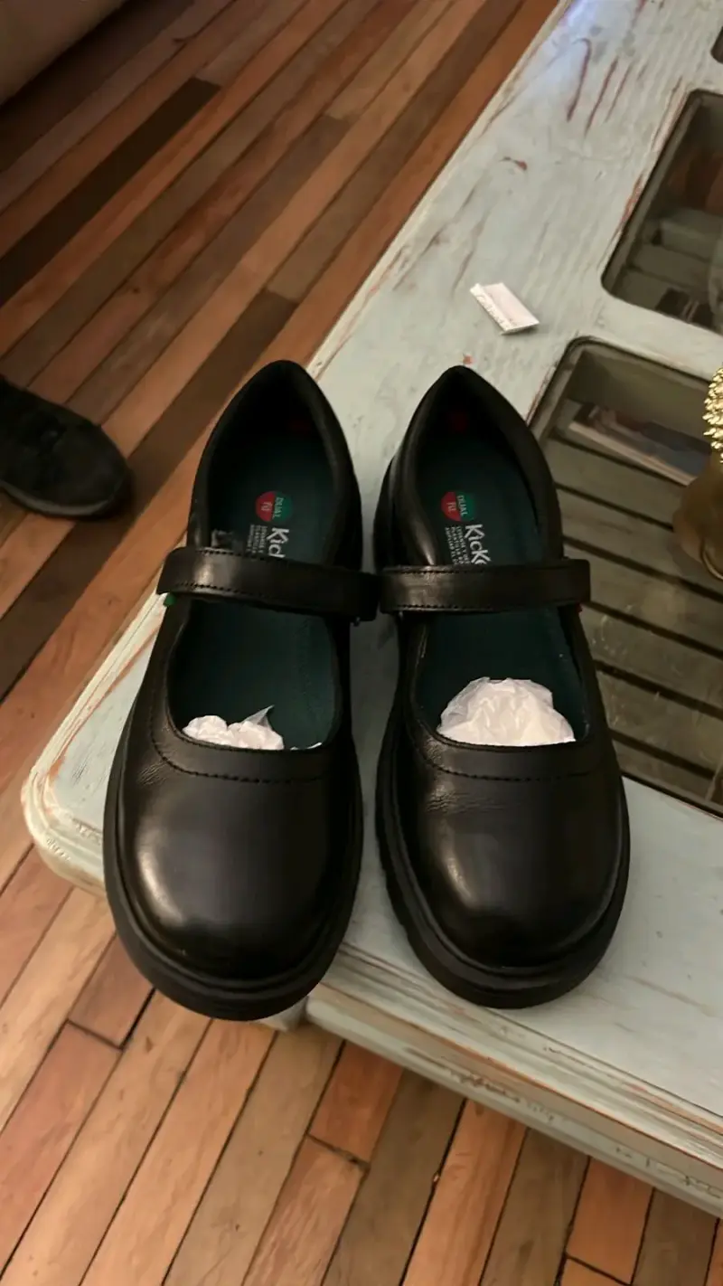 Zapato negro para niña con velcro - 2