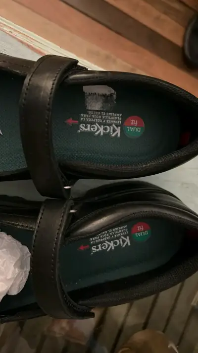 Zapato negro para niña con velcro - miniatura 3