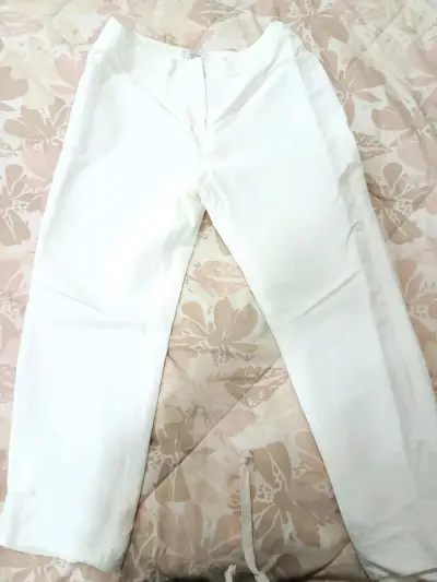 Pantalones blancos de mujer en buen estado - miniatura 1