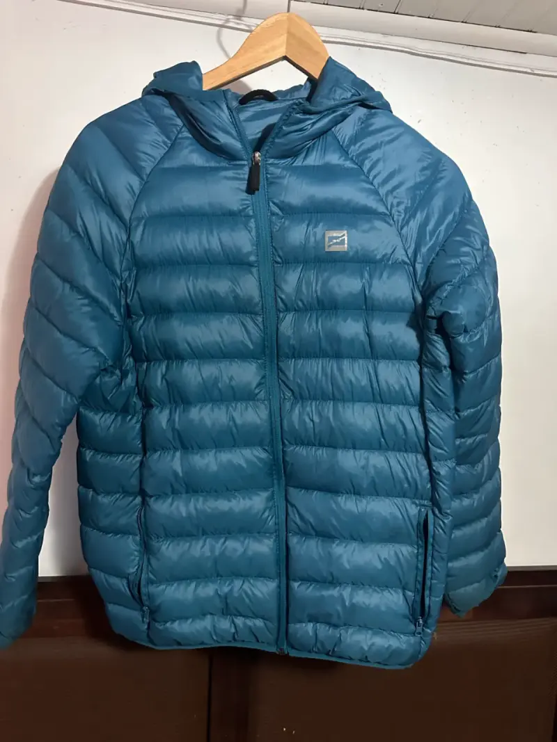 Chaqueta acolchada azul con capucha - 2