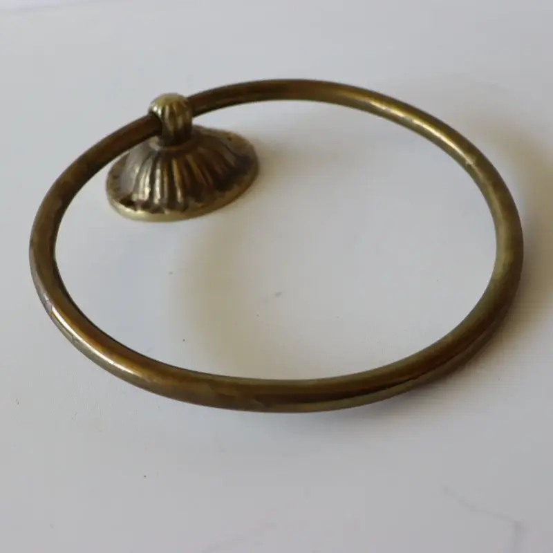 Aro toallero de bronce vintage - 2