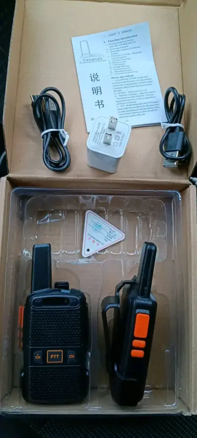 Set de walkie talkies recargables con accesorios - miniatura 1