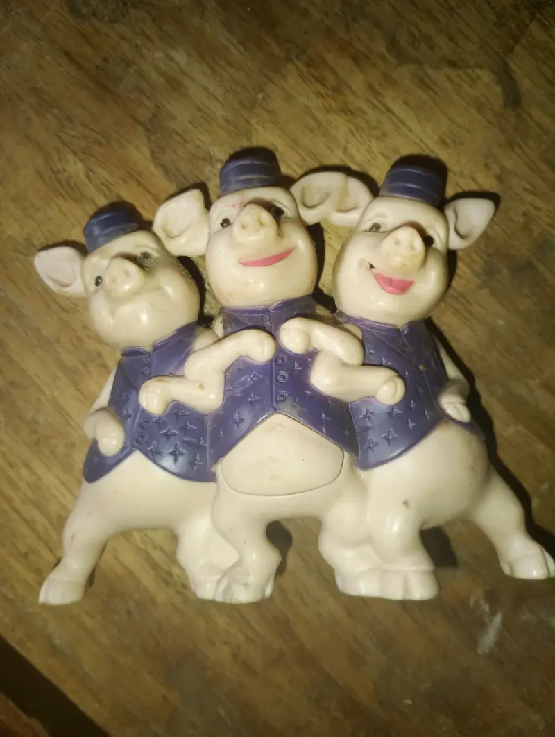 Figura decorativa de los tres cerditos - 1