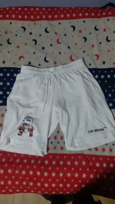 Shorts blancos Off-White con diseño gráfico - miniatura 1