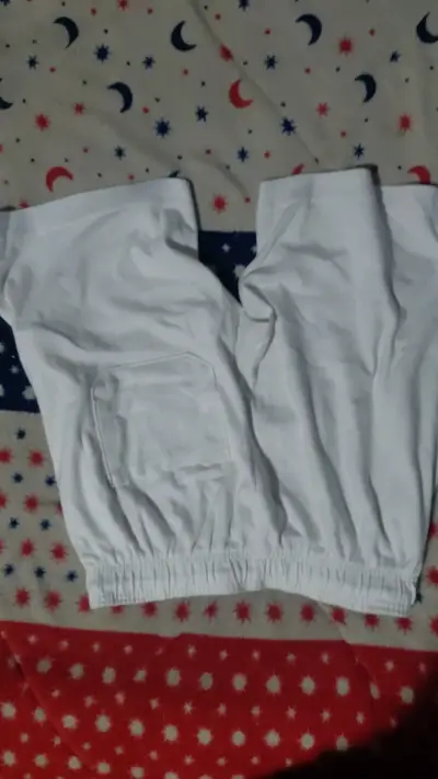 Shorts blancos Off-White con diseño gráfico - miniatura 3