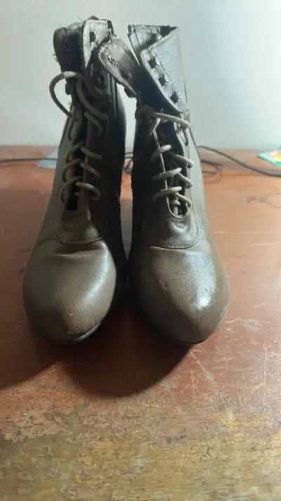 Botines de cuero marrón con cordones - miniatura 1