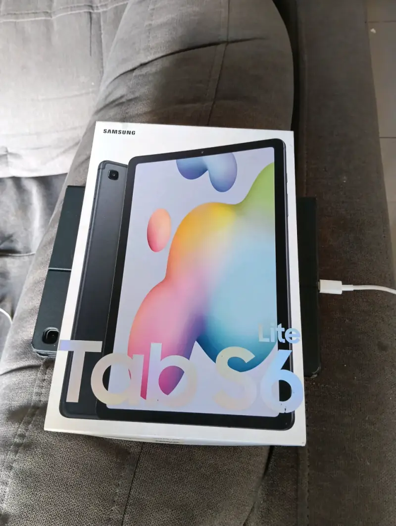 Tablet Samsung Galaxy Tab con funda - 2