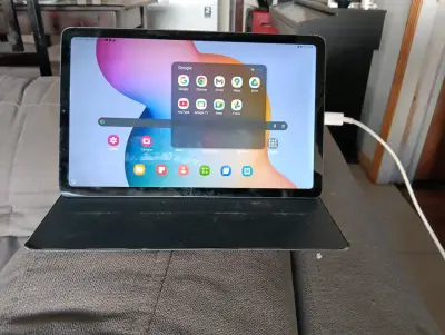 Tablet Samsung Galaxy Tab con funda - miniatura 4