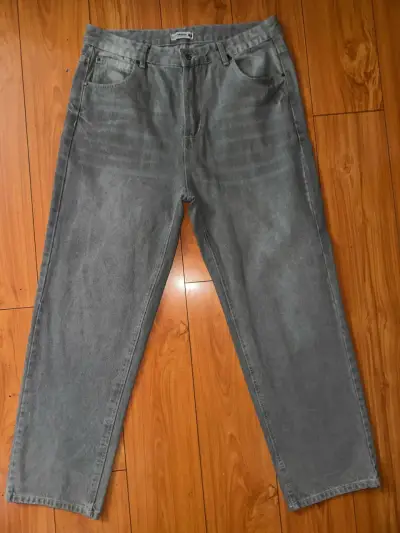 Jeans grises de mezclilla para hombre - miniatura 1
