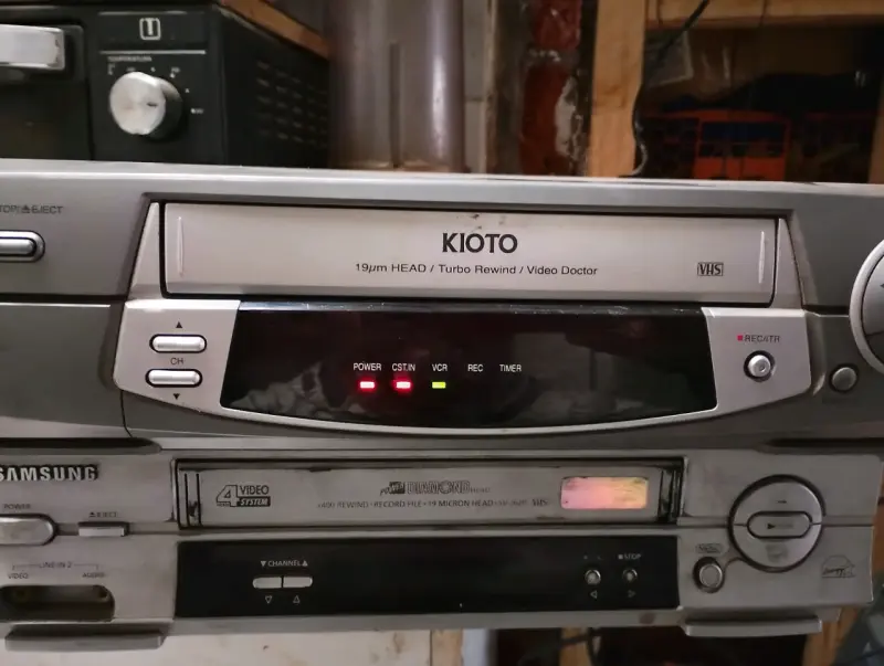 Reproductor VHS Kioto con rebobinado turbo