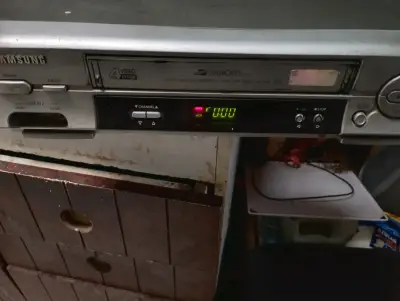 Reproductor VHS Kioto con rebobinado turbo - miniatura 3