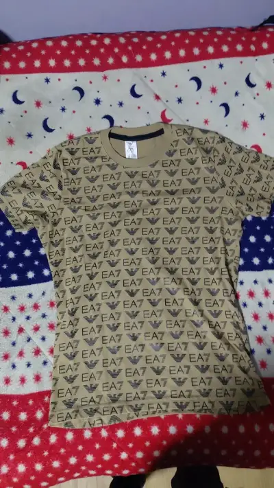 Polera EA7 beige con estampado repetido - miniatura 1