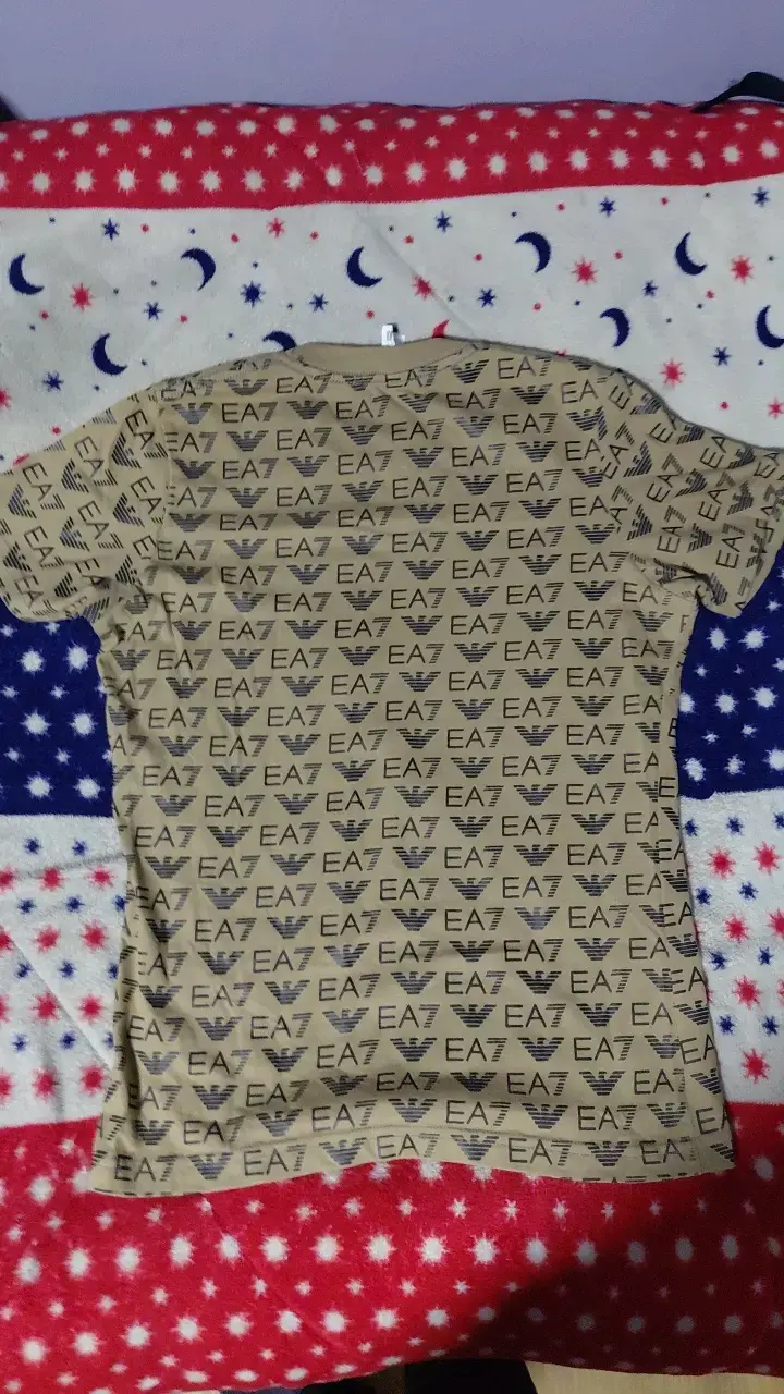 Polera EA7 beige con estampado repetido - 3