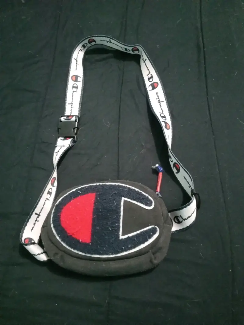 Riñonera Champion negra con logo grande