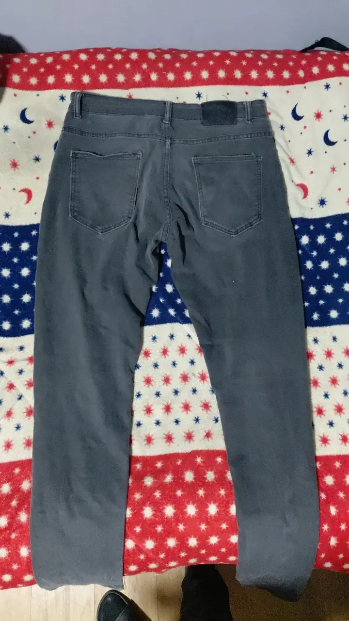 Jeans grises rotos estilo casual - 2