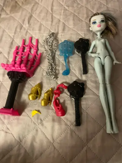 Lote  Monster High con accesorios y coche - miniatura 2
