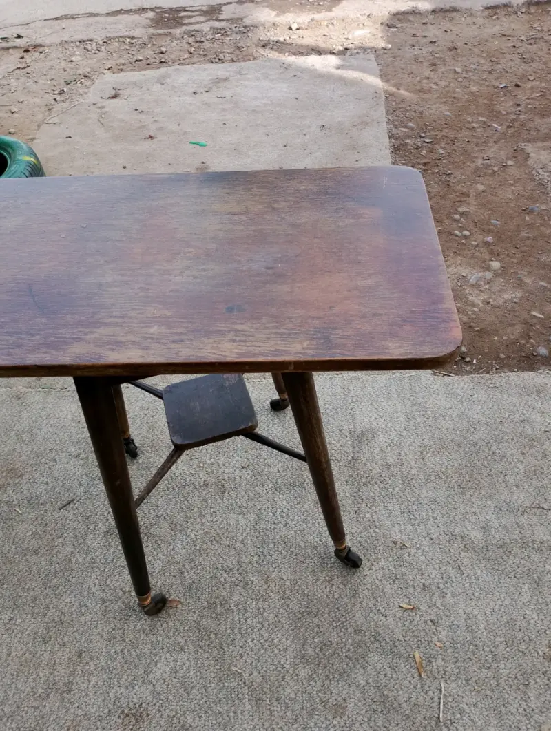 Mesa de madera vintage con ruedas - 3