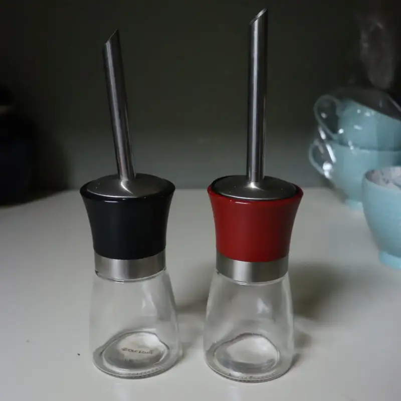 Azucarero con dispensador. Concepts.
