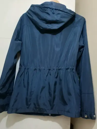 Parka negra Forever 21 con capucha - miniatura 2