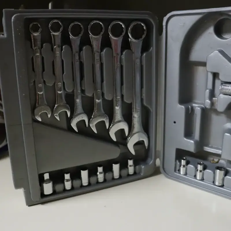Juego de llaves y dados incompleto - 1