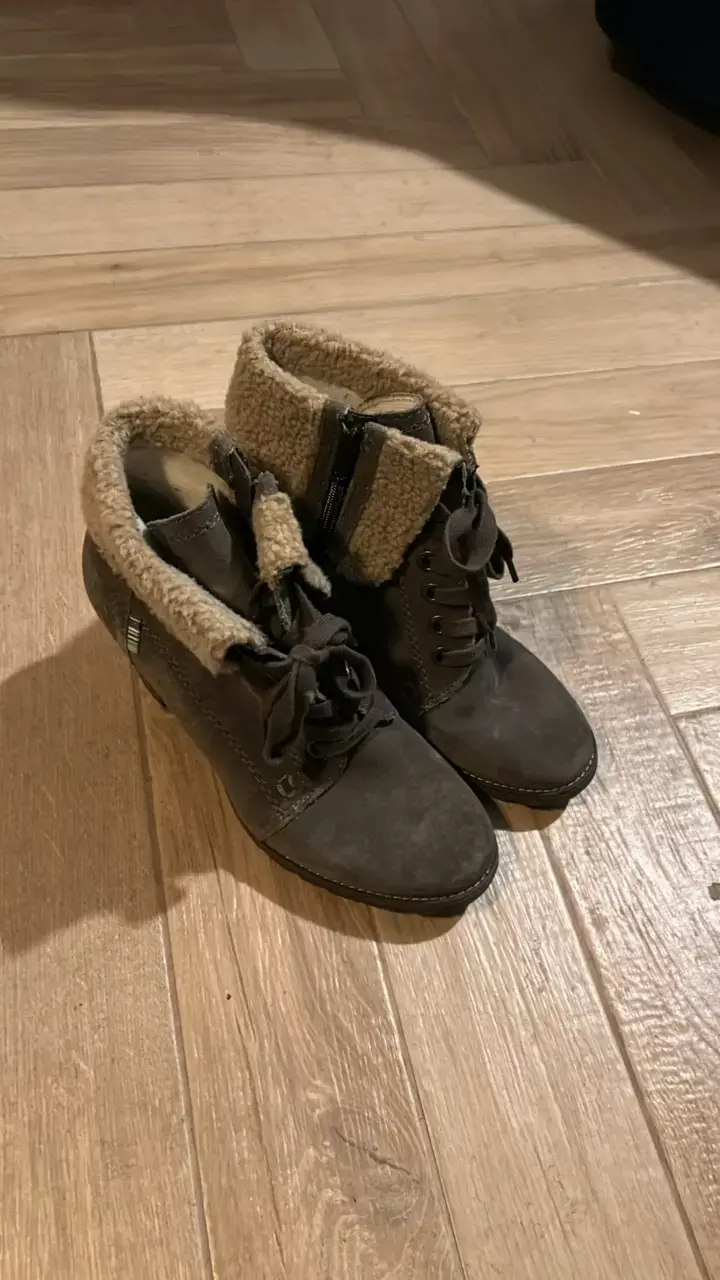 Botines de cuero marrón con forro de lana - 1