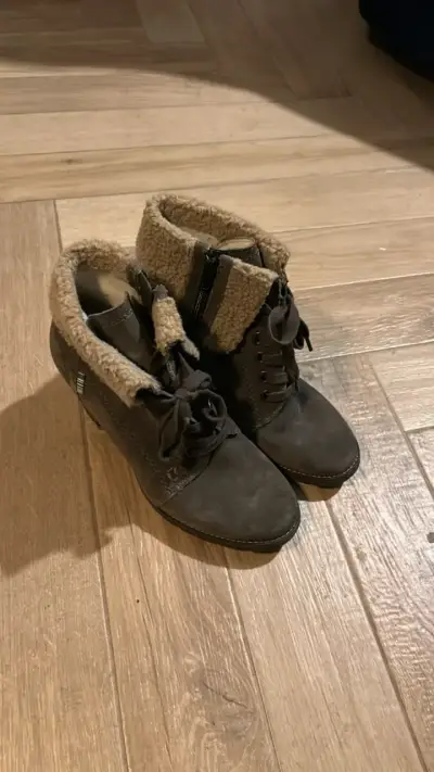 Botines de cuero marrón con forro de lana - miniatura 1