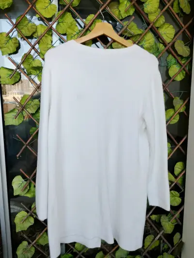 Cardigan blanco con detalles metálicos - miniatura 2