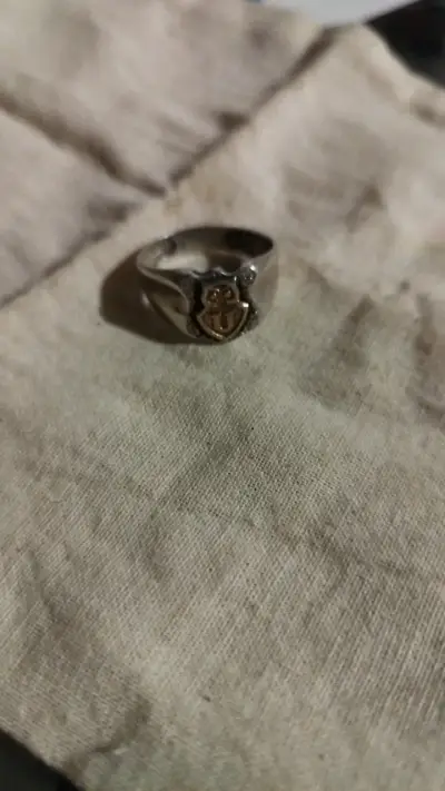 Anillo de plata con escudo grabado - miniatura 1