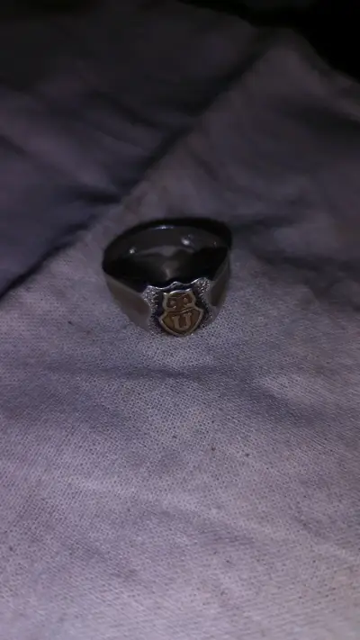 Anillo de plata con escudo grabado - miniatura 2