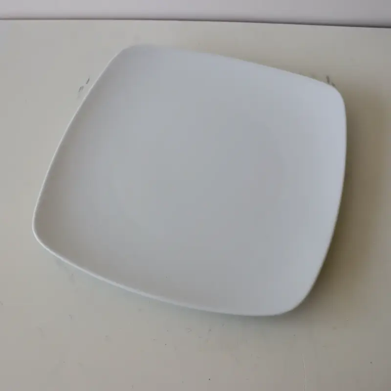 Plato cuadrado de cerámica blanco - 2