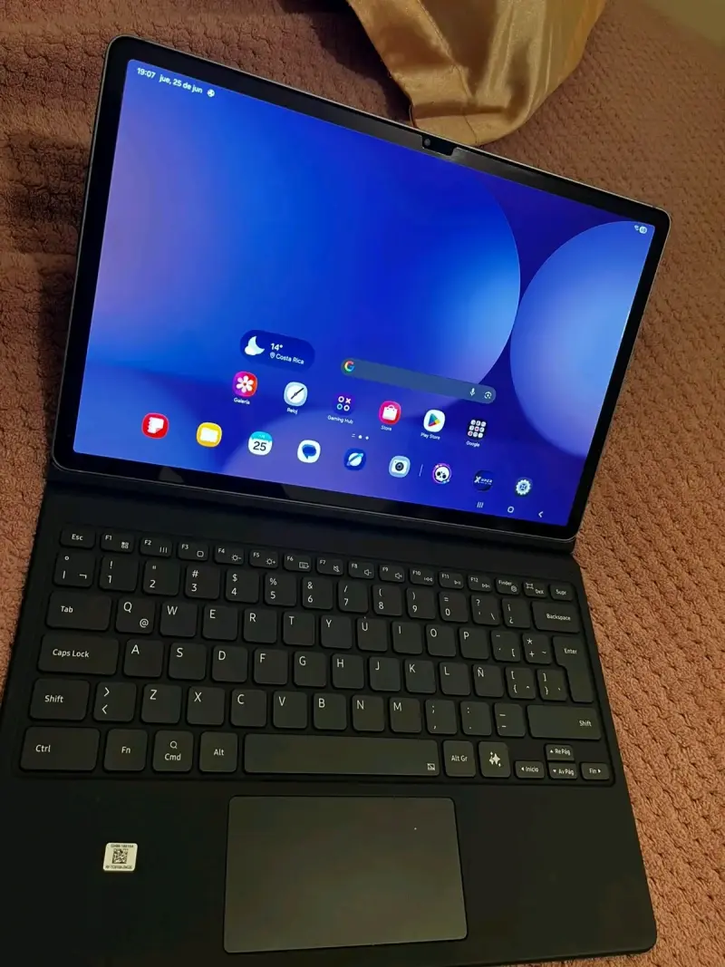 Tablet Samsung con teclado desmontable - 1